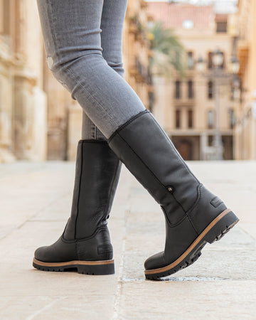 Bambina botas de piel con forro interior de pelo. negro